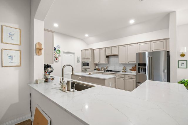 4613 Pyrenees PASS, Bee Cave, TX 78738
