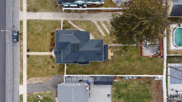 115 N Bergen Place, Freeport, NY 11520