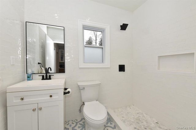 115 N Bergen Place, Freeport, NY 11520