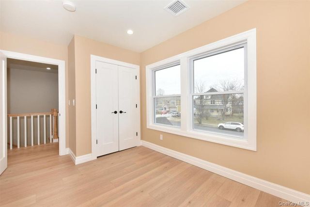 115 N Bergen Place, Freeport, NY 11520