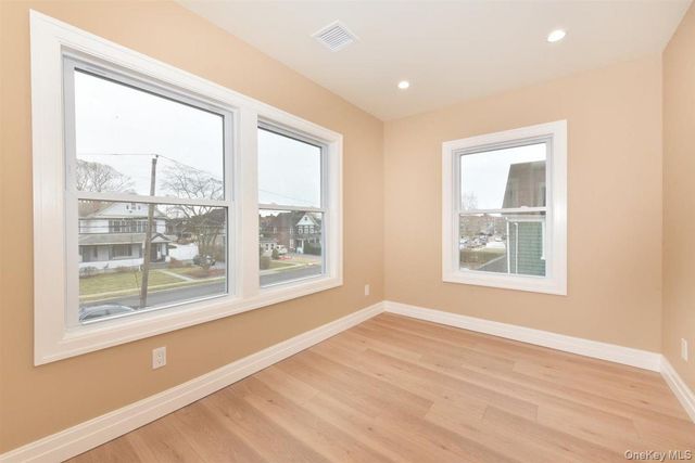 115 N Bergen Place, Freeport, NY 11520