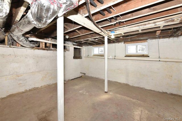 115 N Bergen Place, Freeport, NY 11520