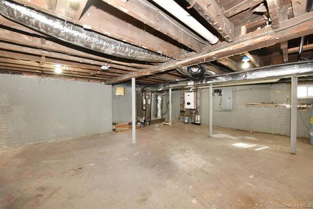 115 N Bergen Place, Freeport, NY 11520