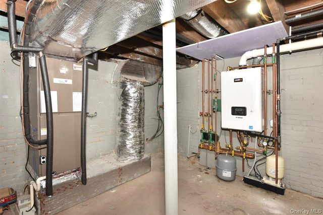 115 N Bergen Place, Freeport, NY 11520