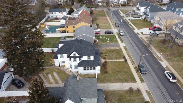 115 N Bergen Place, Freeport, NY 11520