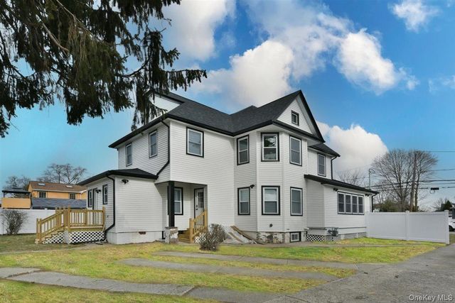 115 N Bergen Place, Freeport, NY 11520