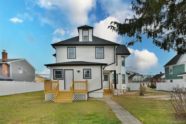 115 N Bergen Place, Freeport, NY 11520