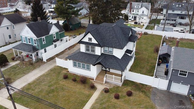 115 N Bergen Place, Freeport, NY 11520