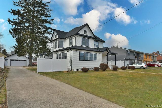 115 N Bergen Place, Freeport, NY 11520