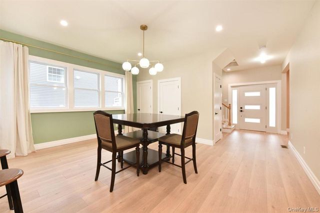 115 N Bergen Place, Freeport, NY 11520