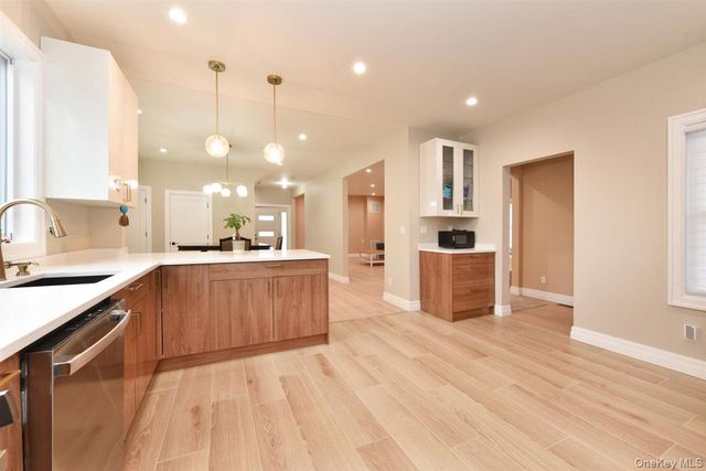 115 N Bergen Place, Freeport, NY 11520