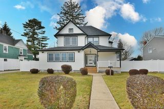 115 N Bergen Place, Freeport, NY 11520