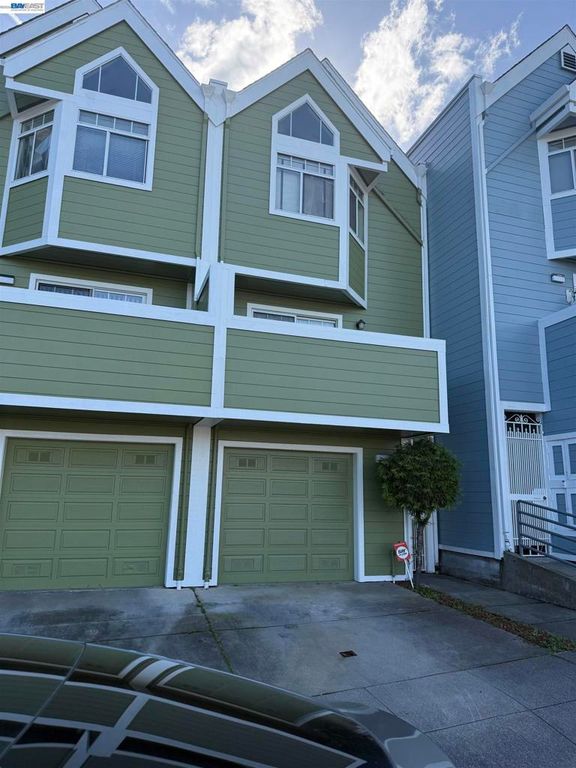 Image 1 of property listing at 11 Rebecca Ln, San Francisco, CA 94124