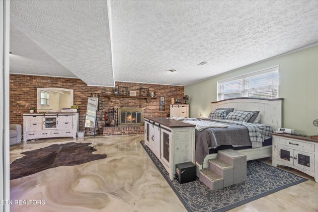 102 Candora Rd, Maryville, TN 37804
