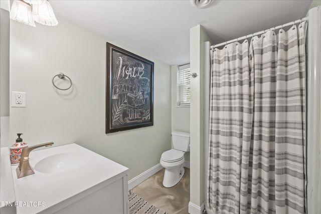 102 Candora Rd, Maryville, TN 37804