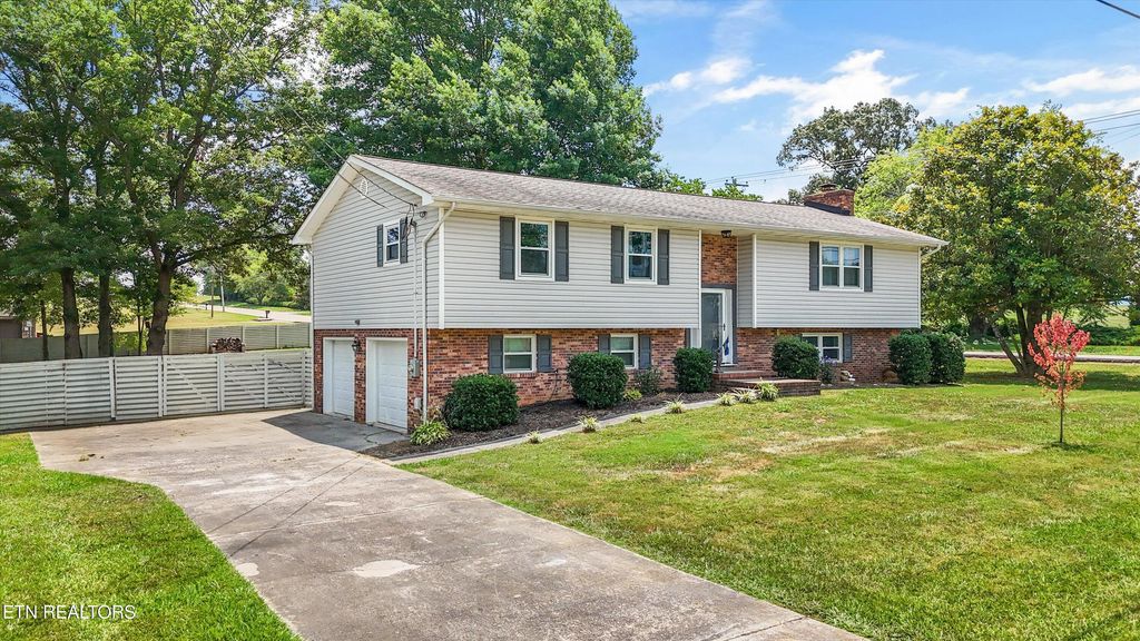 102 Candora Rd, Maryville, TN 37804