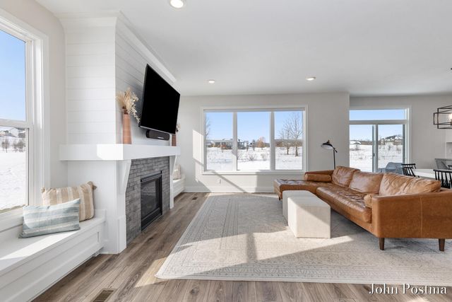 5827 Golden Hollow Drive Se, Cascade Twp, MI 49512