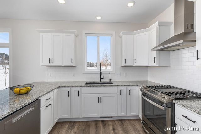 5827 Golden Hollow Drive Se, Cascade Twp, MI 49512