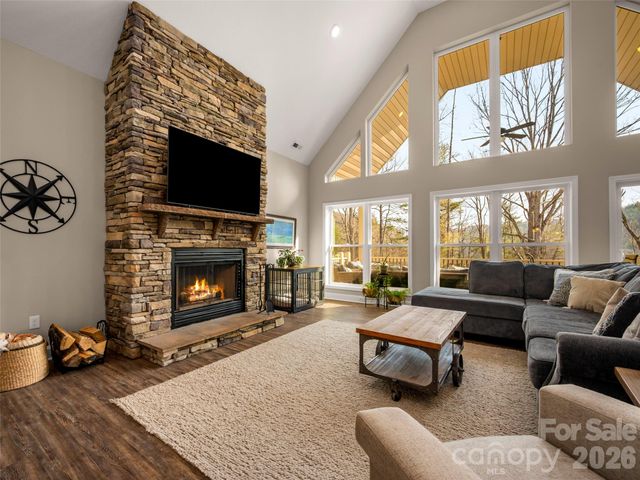 666 Never Blue Road, Flat Rock, NC 28731