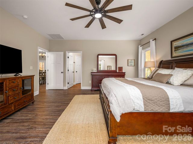 666 Never Blue Road, Flat Rock, NC 28731