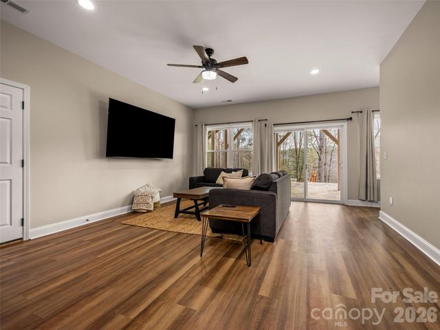 666 Never Blue Road, Flat Rock, NC 28731