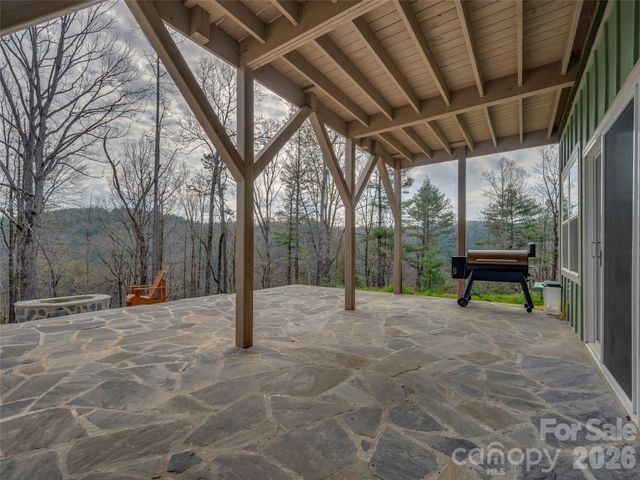 666 Never Blue Road, Flat Rock, NC 28731