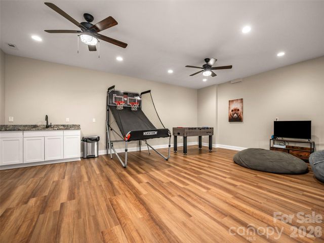 666 Never Blue Road, Flat Rock, NC 28731