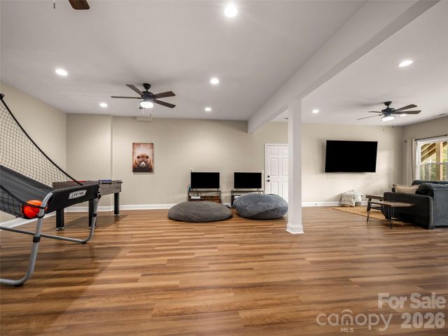 666 Never Blue Road, Flat Rock, NC 28731