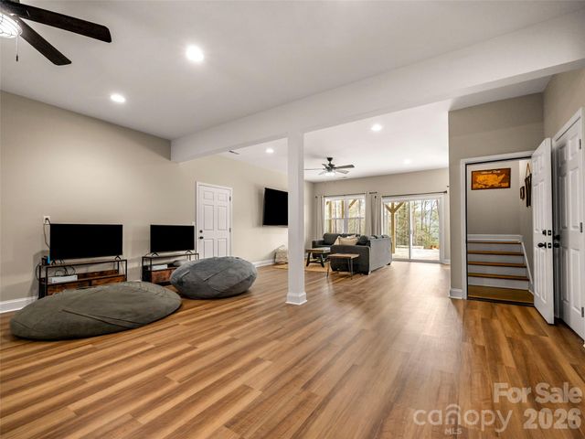 666 Never Blue Road, Flat Rock, NC 28731