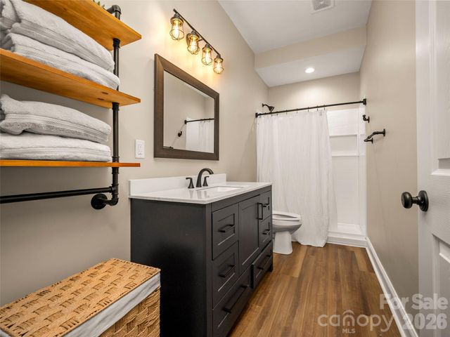 666 Never Blue Road, Flat Rock, NC 28731