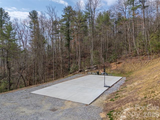 666 Never Blue Road, Flat Rock, NC 28731