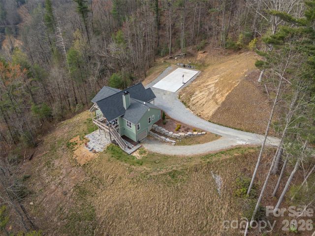 666 Never Blue Road, Flat Rock, NC 28731