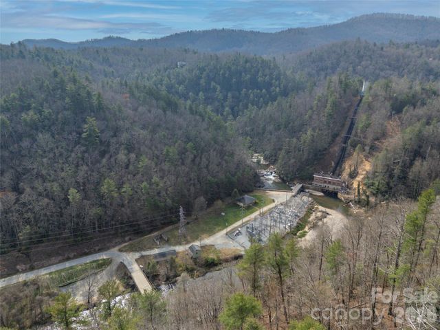 666 Never Blue Road, Flat Rock, NC 28731