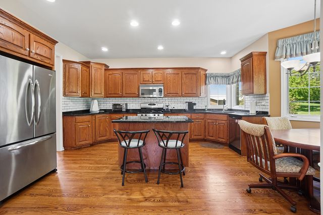 512 Highlington Court, Beecher, IL 60401