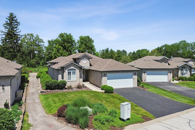 512 Highlington Court, Beecher, IL 60401