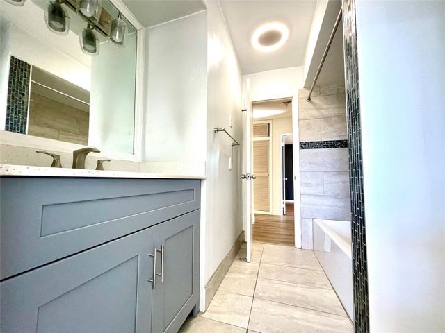 2090 NW 84th Terrace, Pembroke Pines, FL 33024
