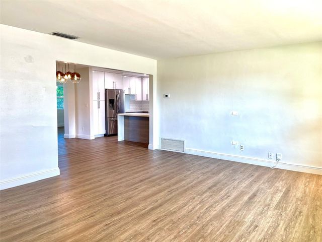 2090 NW 84th Terrace, Pembroke Pines, FL 33024