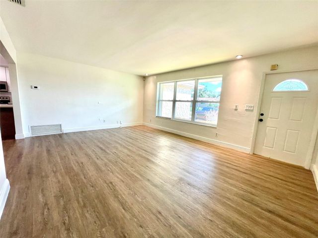 2090 NW 84th Terrace, Pembroke Pines, FL 33024