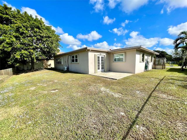 2090 NW 84th Terrace, Pembroke Pines, FL 33024