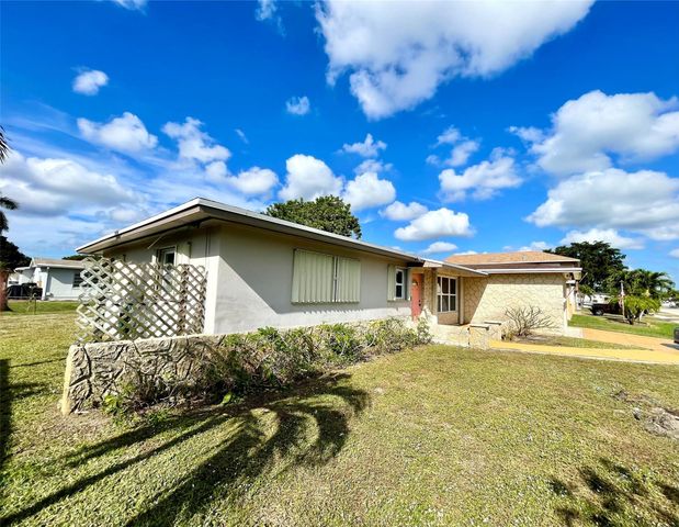 2090 NW 84th Terrace, Pembroke Pines, FL 33024
