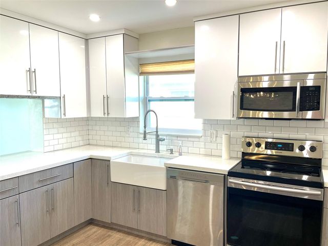 2090 NW 84th Terrace, Pembroke Pines, FL 33024