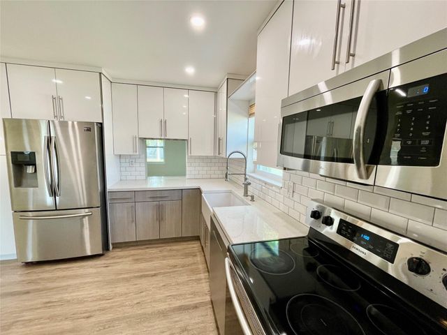 2090 NW 84th Terrace, Pembroke Pines, FL 33024