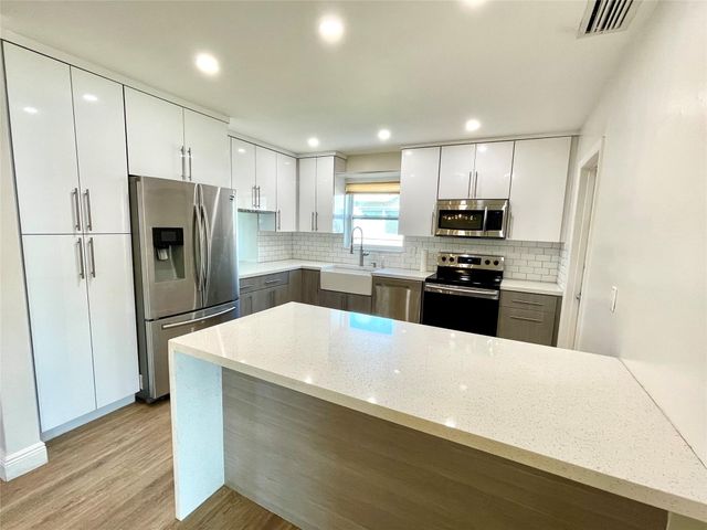 2090 NW 84th Terrace, Pembroke Pines, FL 33024