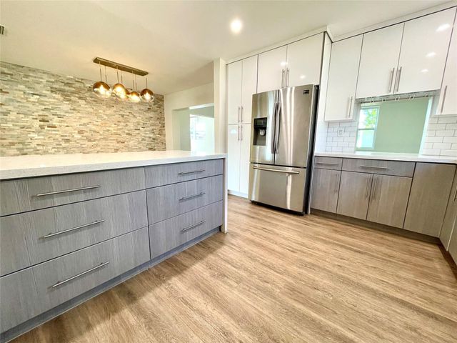 2090 NW 84th Terrace, Pembroke Pines, FL 33024