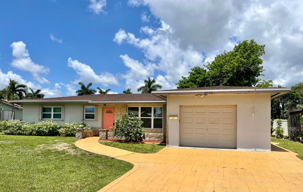 2090 NW 84th Terrace, Pembroke Pines, FL 33024