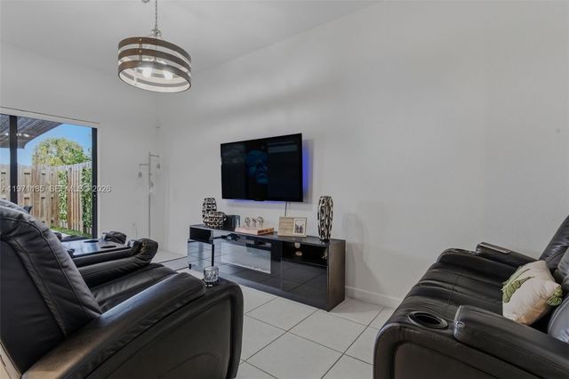 10009 SW 228th Ter ., Miami, FL 33190