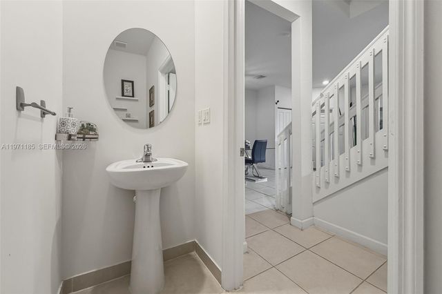 10009 SW 228th Ter ., Miami, FL 33190