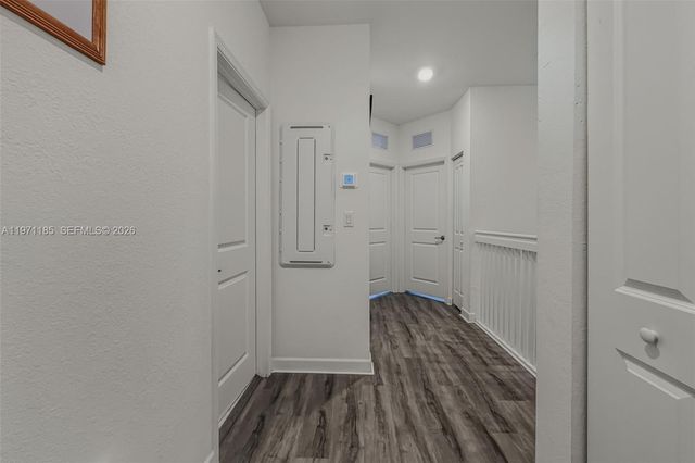 10009 SW 228th Ter ., Miami, FL 33190