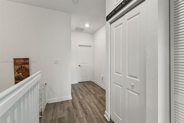 10009 SW 228th Ter ., Miami, FL 33190