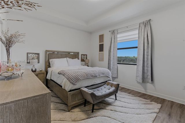 10009 SW 228th Ter ., Miami, FL 33190